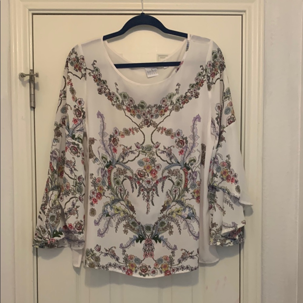 Soho jeans Cream Blouse with Graphic 3/4 Sleeves